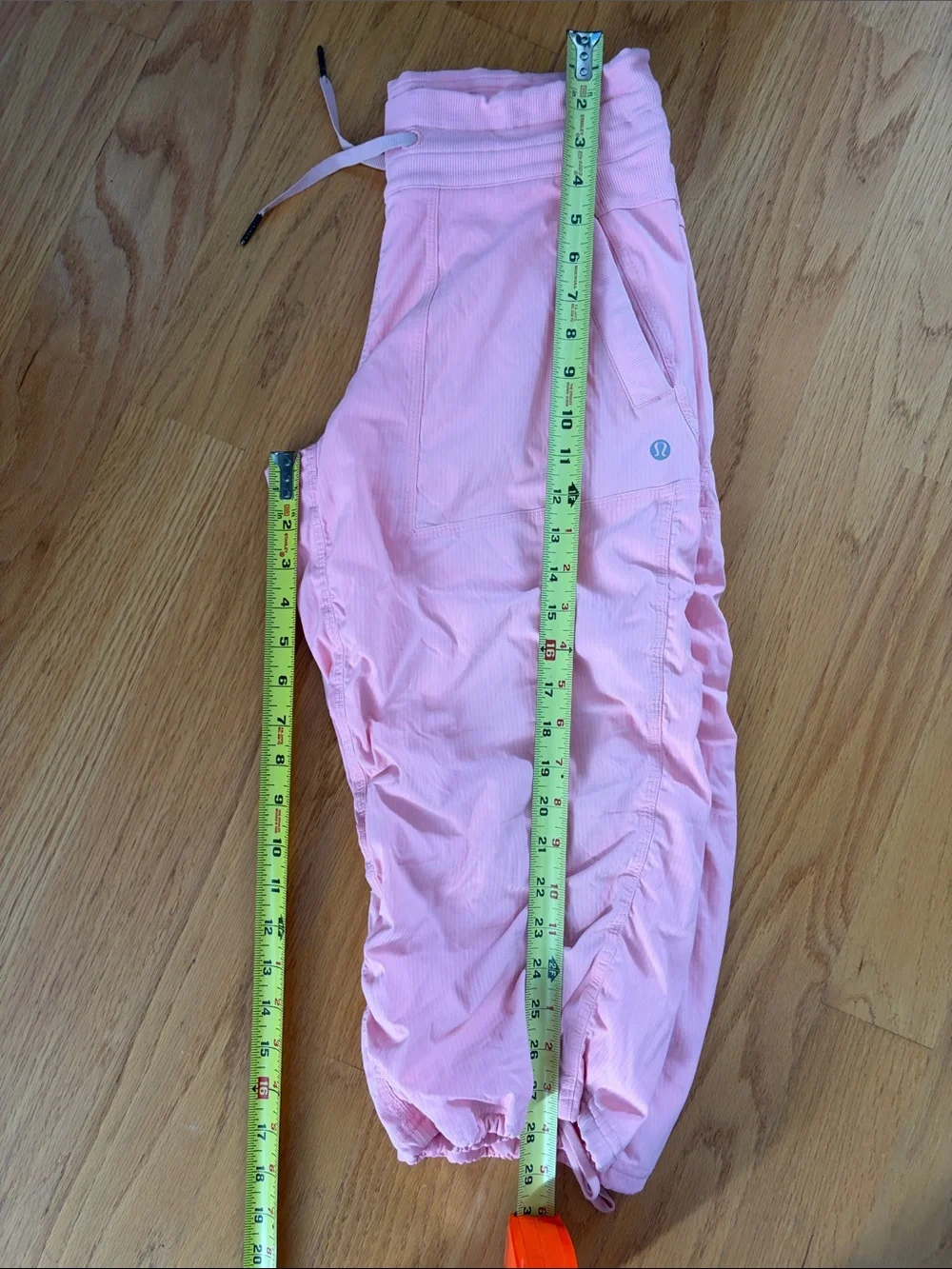 Lululemon studio dance pant Capri 6 light pink/peach